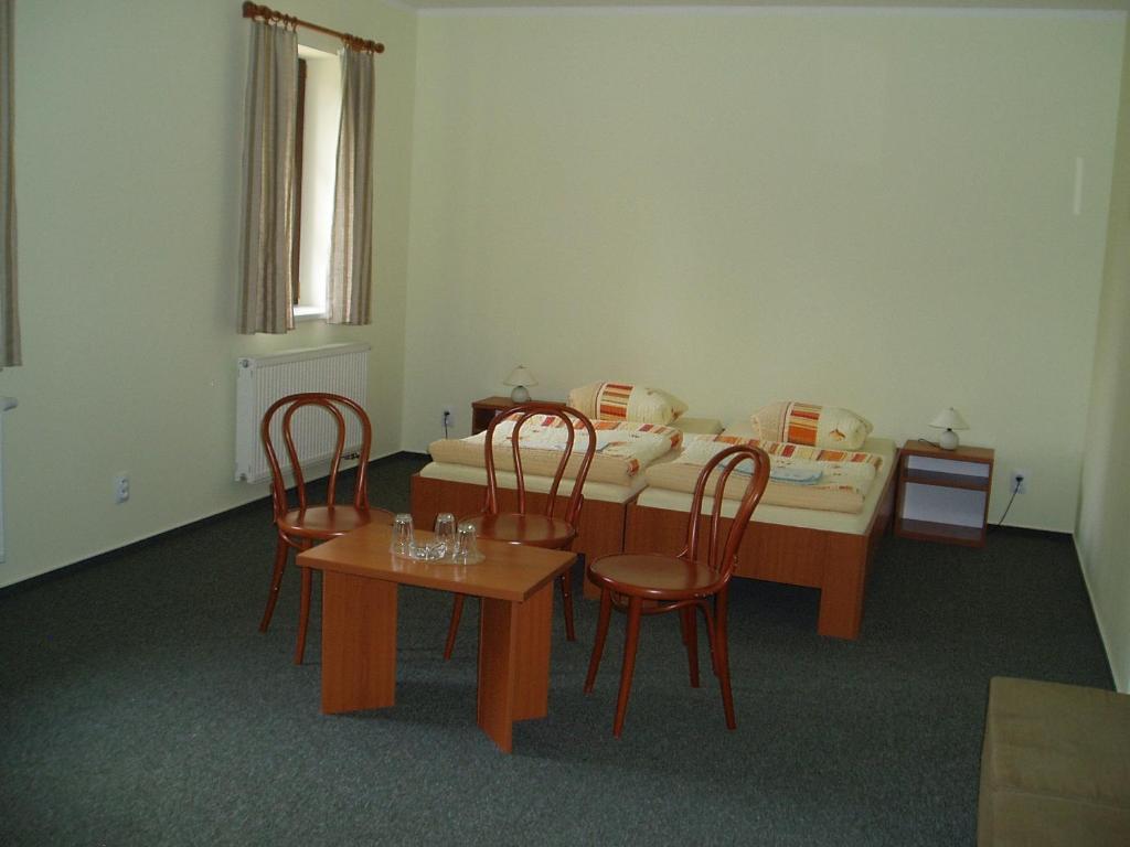 Restaurace a Penzion Česká Hospoda Heřmanice Habitación foto