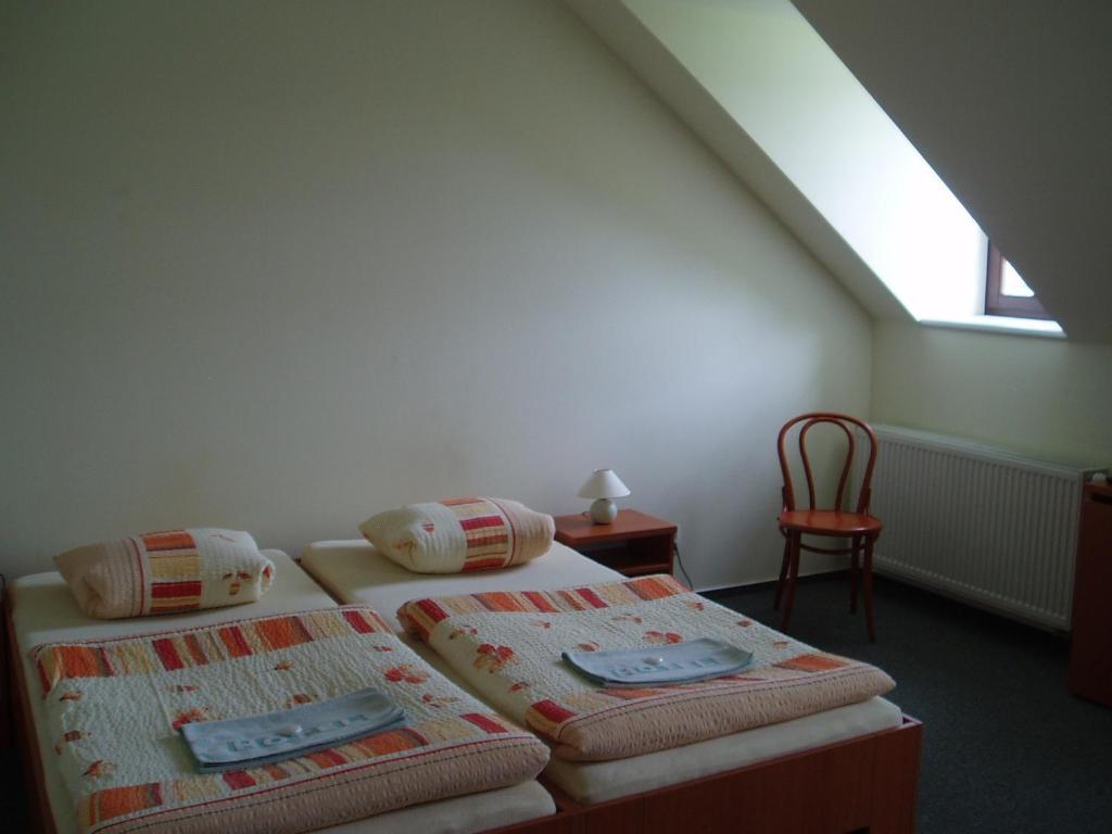 Restaurace a Penzion Česká Hospoda Heřmanice Habitación foto